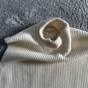Abercrombie & Fitch Ivory Ribbed Turtleneck
